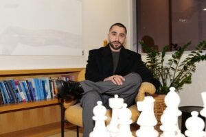 Read more about the article How a 24-year-old founder recruited Big Tech’s top AI minds